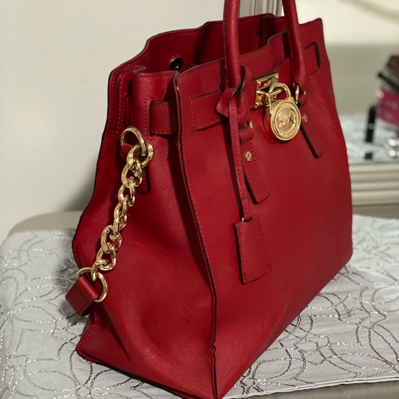 Michael Kors Hamilton large Saffiano Leather lock and key red bag - Picture 4 of 9